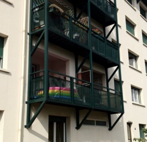 Exemple de balcon dgrad : le ferraillage a gonfl et fait clater le bton